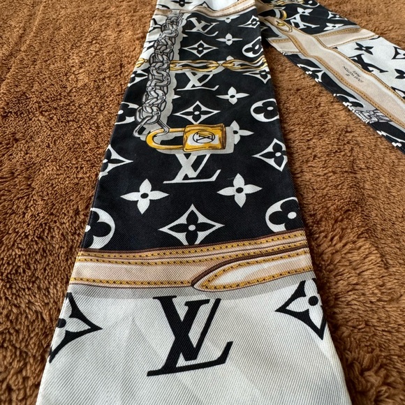 LIKE NEW AUTHENTIC LOUIS VUITTON - Picture 3 of 4